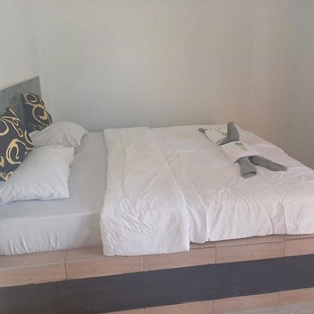 Black Sweet Homestay Dua Gili Air Exterior photo