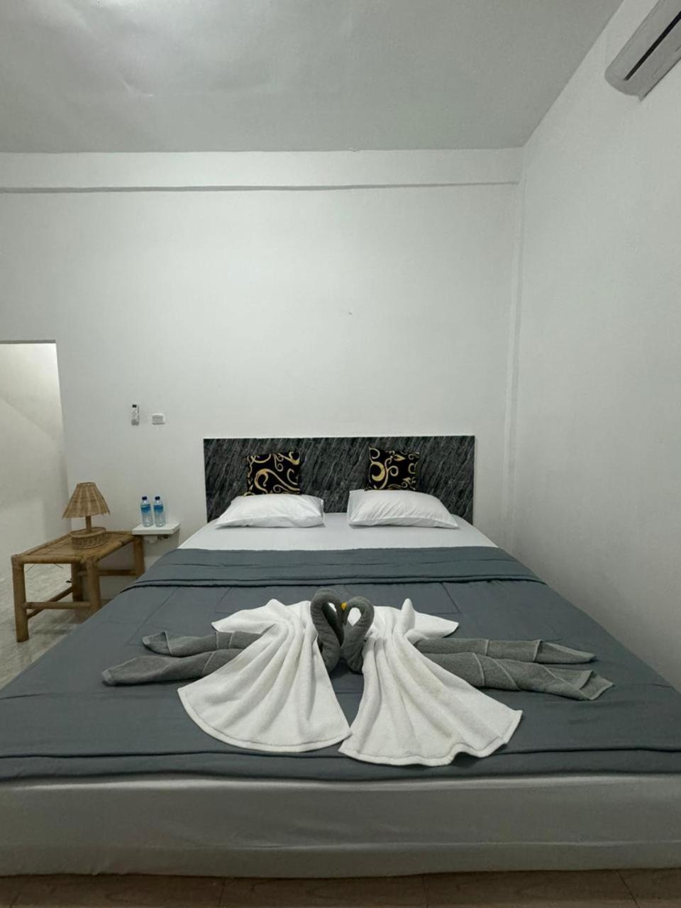 Black Sweet Homestay Dua Gili Air Exterior photo