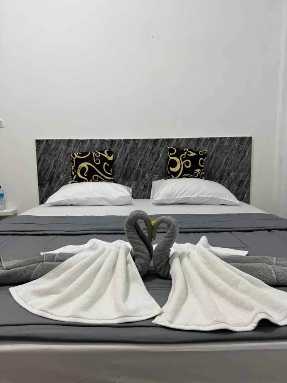 Black Sweet Homestay Dua Gili Air Exterior photo